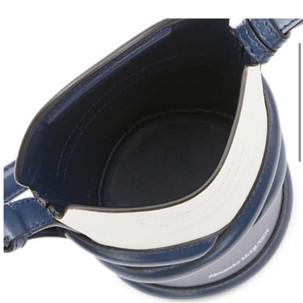 Alexander McQueen Micro Curve Leather Bucket Bag - Picture 4 of 13